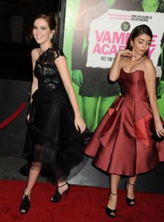 Zoey Deutch feet photo thumbnail