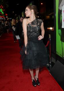 Zoey Deutch feet photo thumbnail