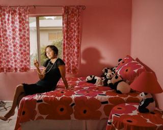 Maggie Gyllenhaal feet photo thumbnail