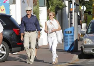Emma Thompson feet photo thumbnail
