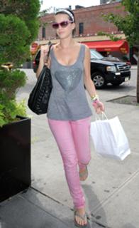 Katy Perry feet photo thumbnail