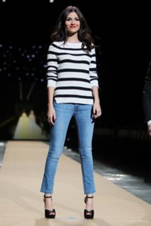 Victoria Justice feet photo thumbnail