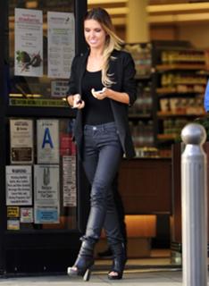 Audrina Patridge feet photo thumbnail