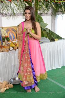 Hansika Motwani feet photo thumbnail