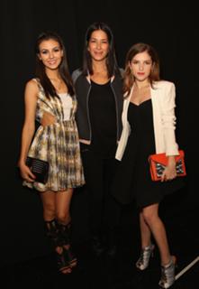 Victoria Justice feet photo thumbnail