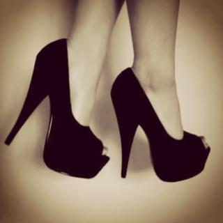Haifa Wehbe feet photo thumbnail