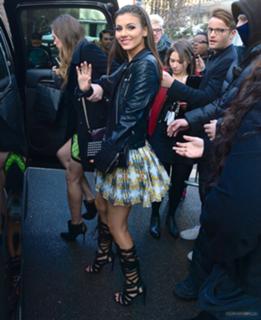 Victoria Justice feet photo thumbnail