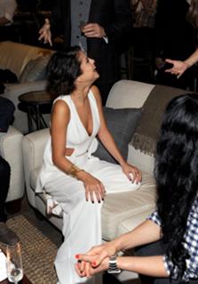 Selena Gomez feet photo thumbnail