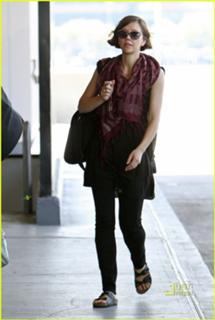 Maggie Gyllenhaal feet photo thumbnail