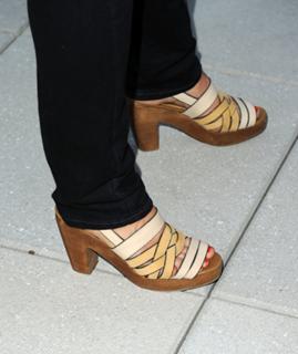 Maggie Gyllenhaal feet photo thumbnail
