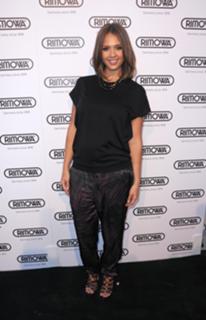 Jessica Alba feet photo thumbnail