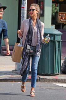 Jessica Alba feet photo thumbnail