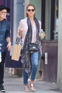 Jessica Alba feet photo thumbnail
