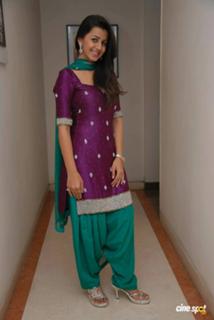 Nikki Galrani feet photo 2