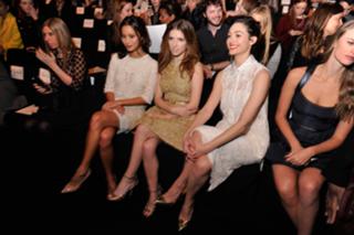 Anna Kendrick feet photo thumbnail