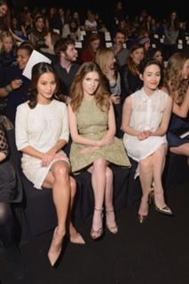 Anna Kendrick feet photo thumbnail