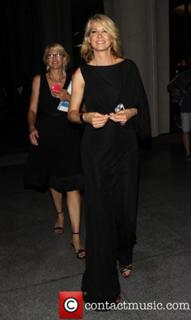 Jenna Elfman feet photo thumbnail