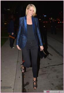 Jenna Elfman feet photo thumbnail