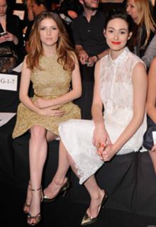 Anna Kendrick feet photo thumbnail