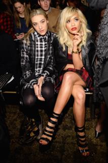 Rita Ora feet photo thumbnail