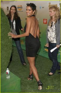 Halle Berry feet photo thumbnail