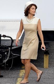Minka Kelly feet photo thumbnail