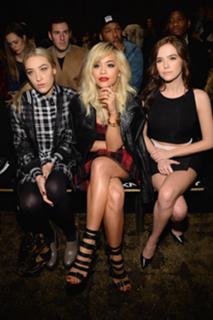 Rita Ora feet photo thumbnail
