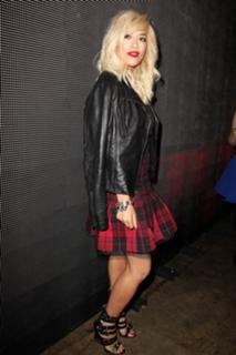 Rita Ora feet photo thumbnail