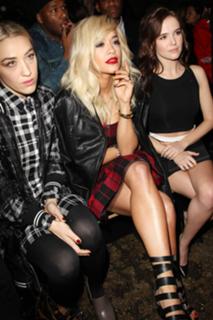 Rita Ora feet photo thumbnail