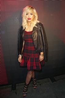 Rita Ora feet photo thumbnail