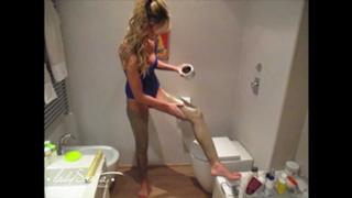 Elena Santarelli feet photo thumbnail