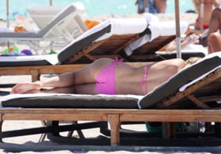 Doutzen Kroes feet photo thumbnail