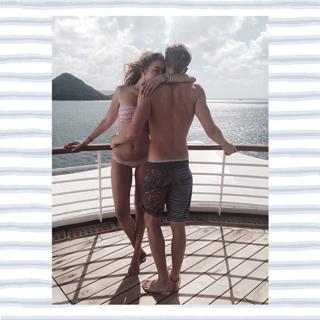 Gigi Hadid feet photo thumbnail