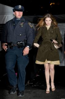 Anna Kendrick feet photo thumbnail