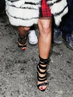 Rita Ora feet photo thumbnail