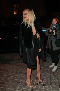 Rita Ora feet photo thumbnail
