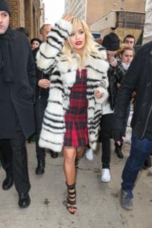 Rita Ora feet photo thumbnail