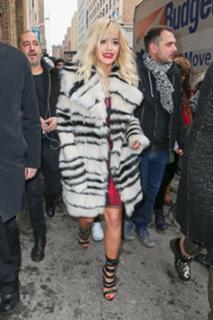 Rita Ora feet photo thumbnail