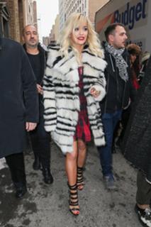 Rita Ora feet photo thumbnail