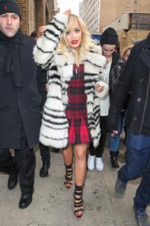 Rita Ora feet photo thumbnail