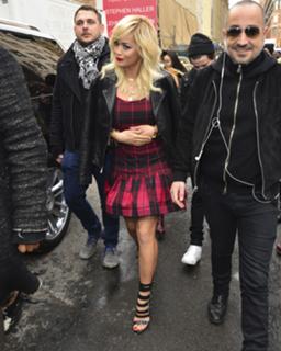 Rita Ora feet photo thumbnail