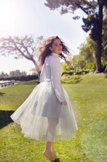 Emilia Clarke feet photo thumbnail