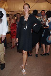 Kim Raver feet photo thumbnail