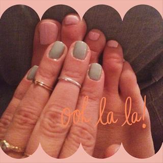 Aly Michalka feet photo thumbnail