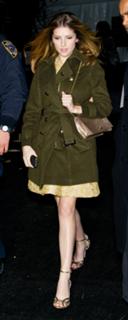 Anna Kendrick feet photo thumbnail