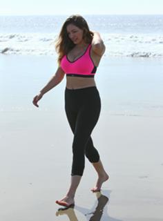 Kelly Brook feet photo thumbnail