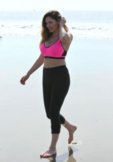 Kelly Brook feet photo thumbnail