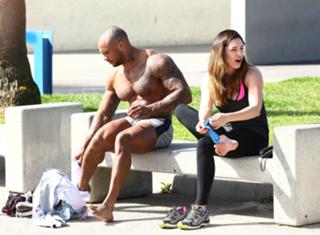 Kelly Brook feet photo thumbnail