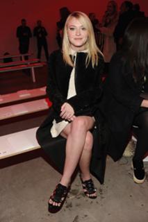 Dakota Fanning feet photo thumbnail