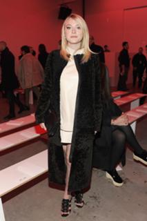Dakota Fanning feet photo thumbnail